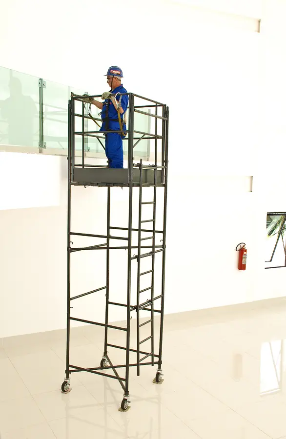 Andaime tubular para trabalho em altura